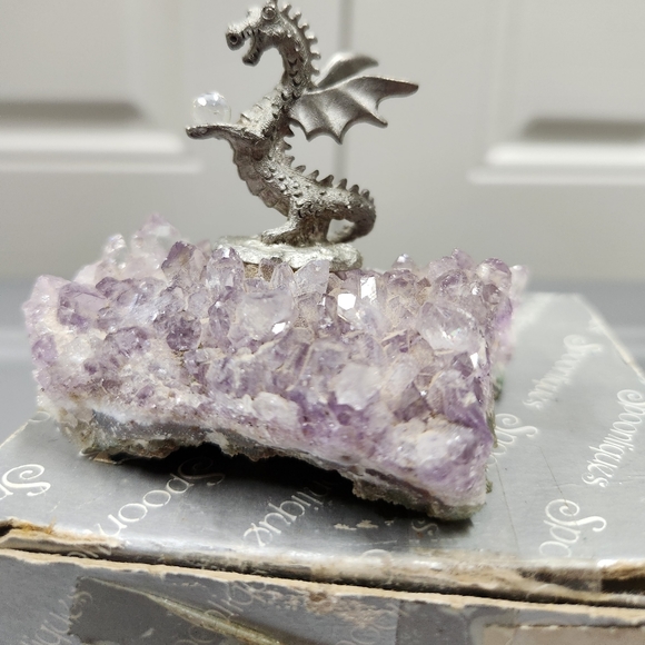 Dragon on Amethyst - Picture 2 of 4